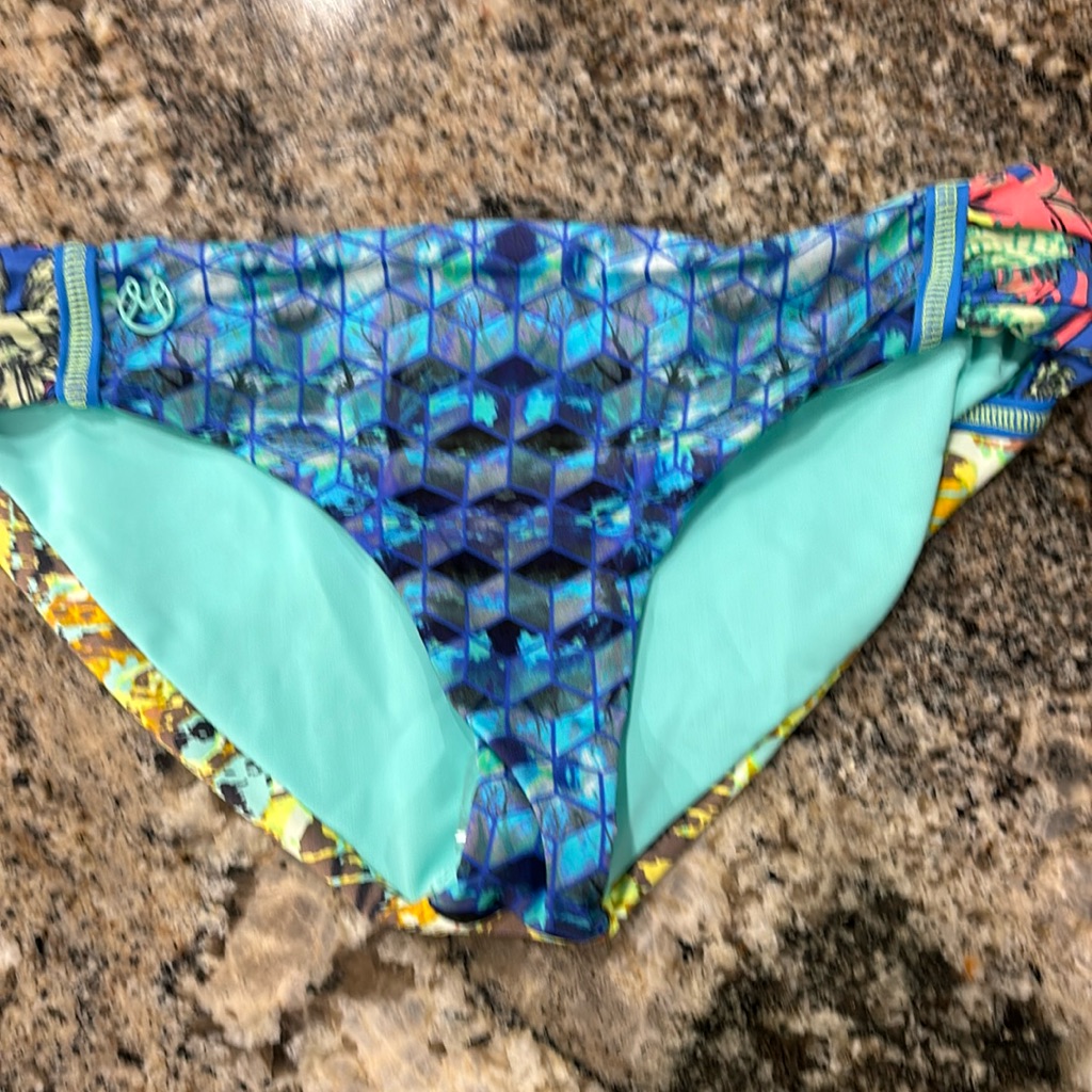 Nwot Maaji Swimsuit Bikini Bottom. Size 16
